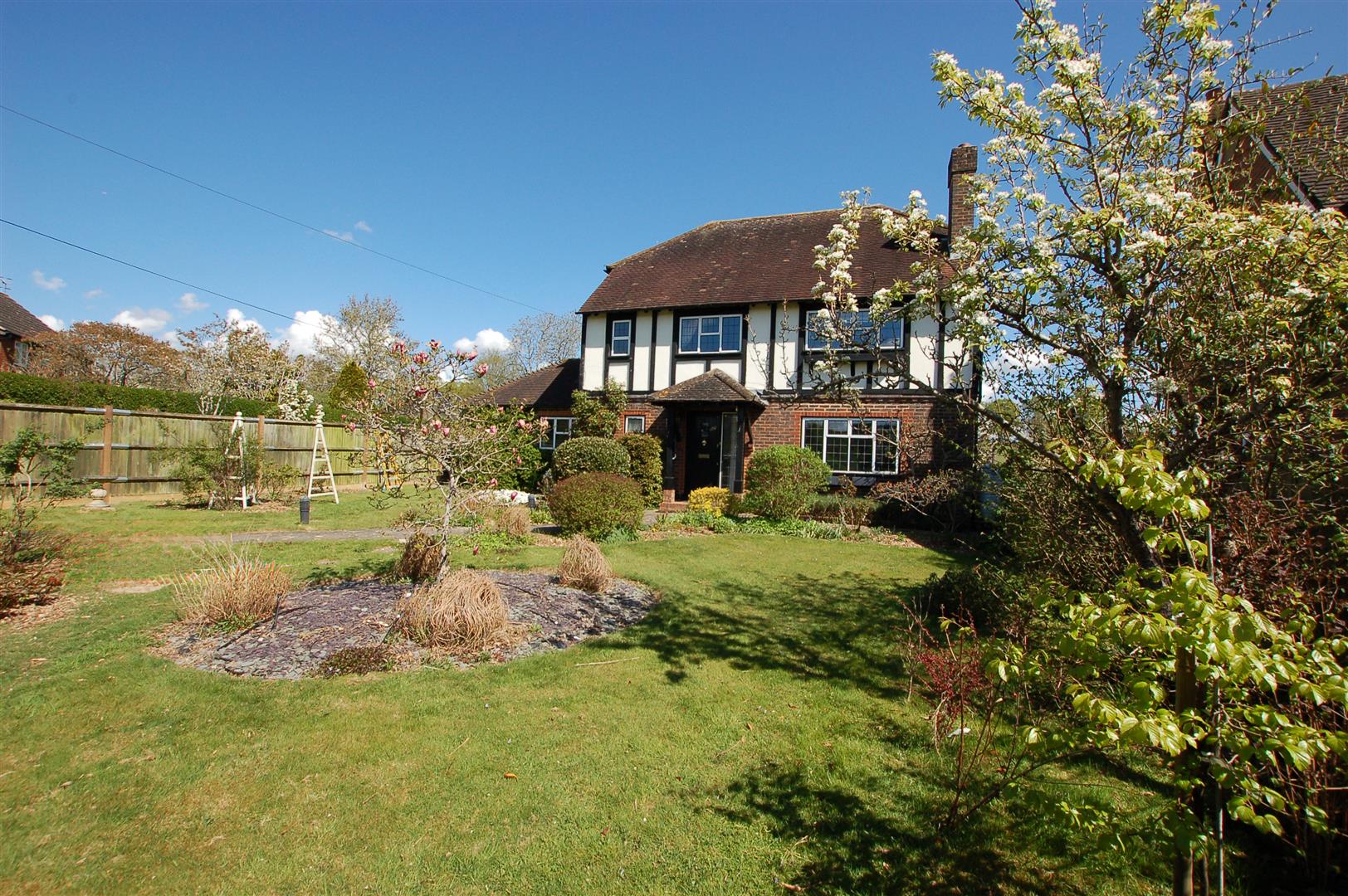 House Tonbridge Road in Tonbridge and Malling