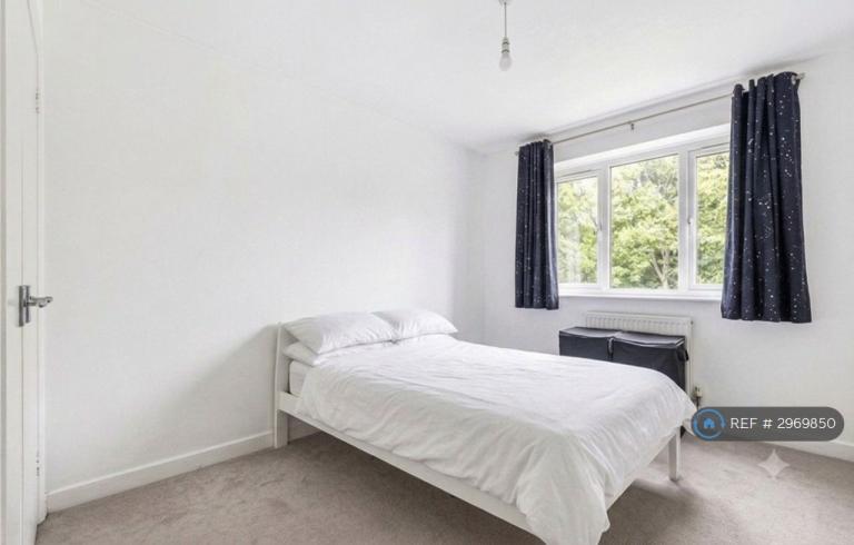 Flat Carslake Road in Greater London