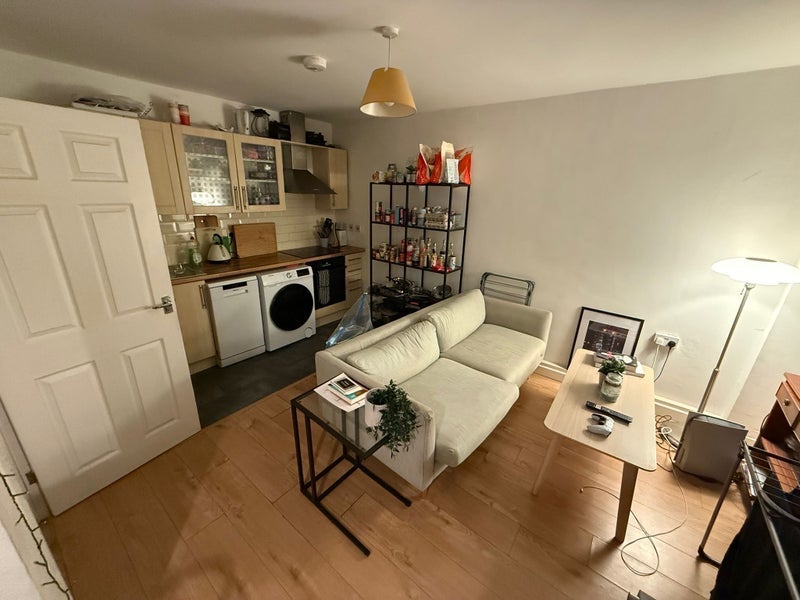 Room Headlam Street in Greater London