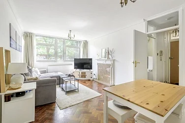 Flat Victoria Drive in Greater London