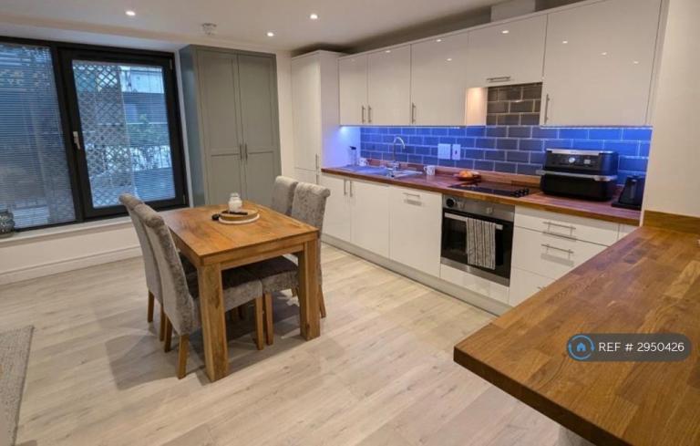 Flat Guildford Road in Woking