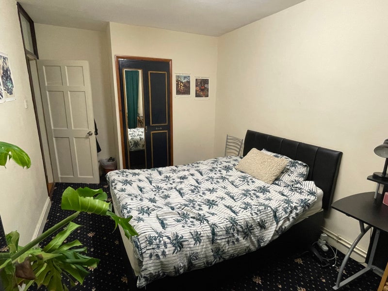 Room Galleywall Road in Greater London