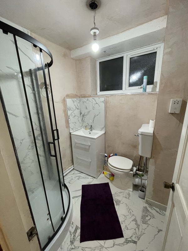 Room Galleywall Road in Greater London