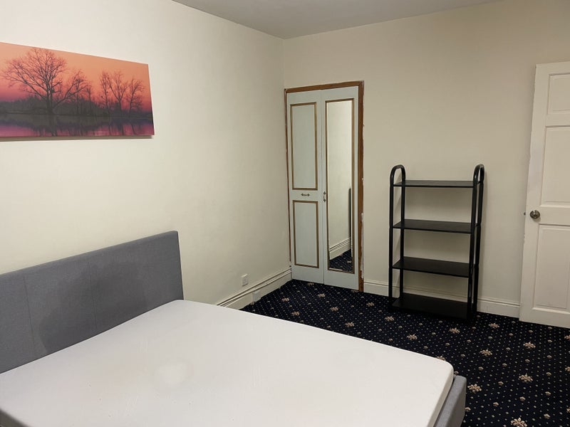 Room Galleywall Road in Greater London