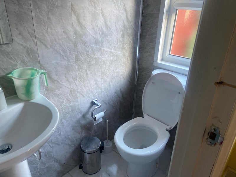 Room Monmouth Road in Greater London