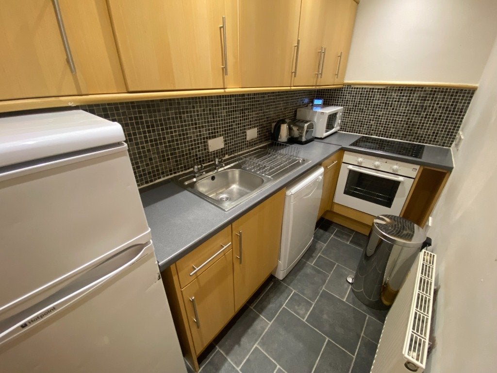 Flat Glen Street in City of Edinburgh