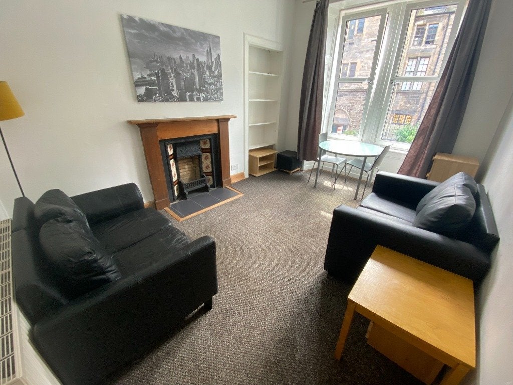 Flat Glen Street in City of Edinburgh