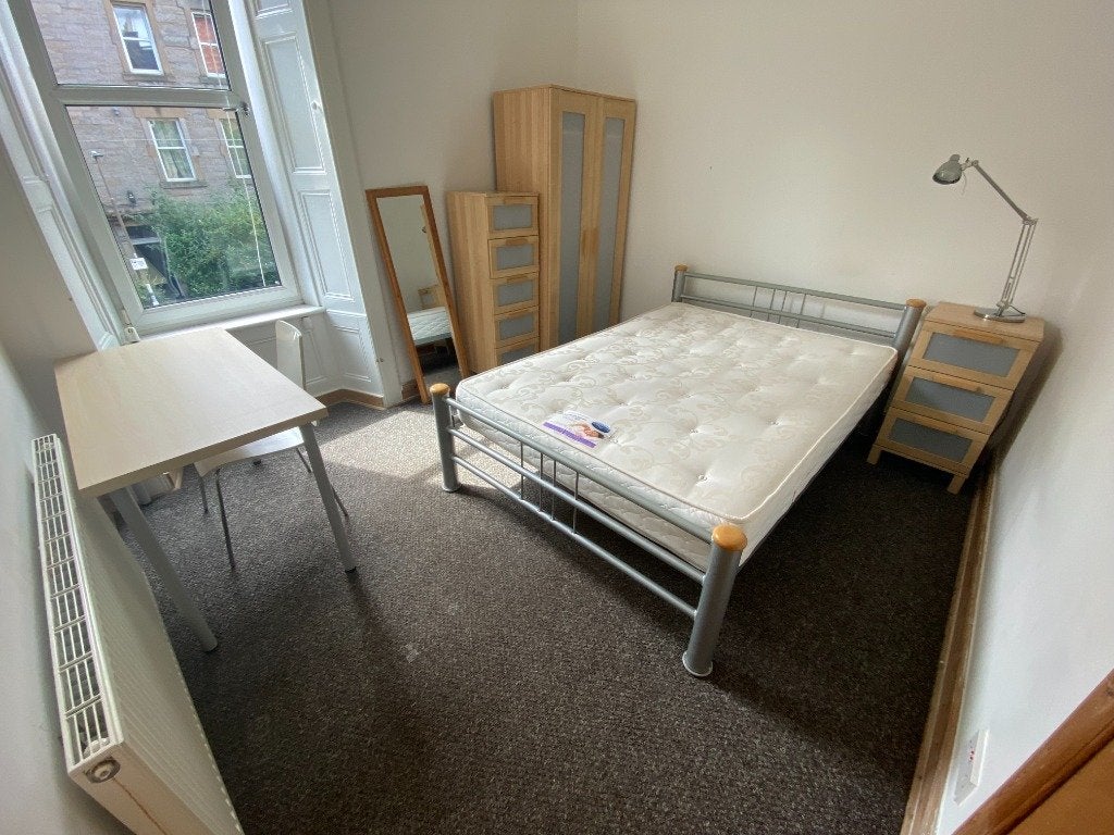 Flat Glen Street in City of Edinburgh