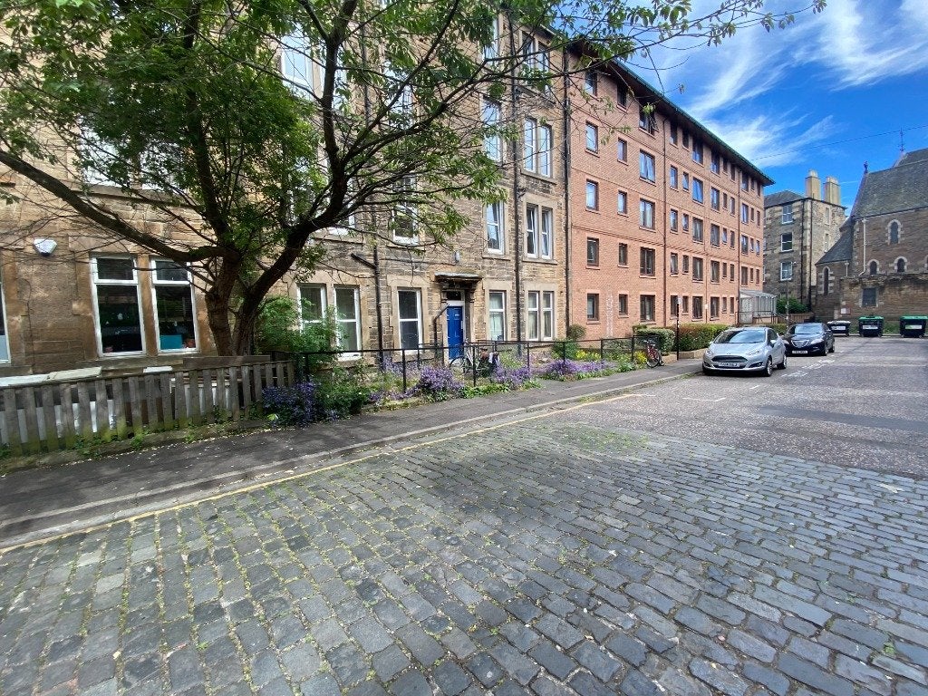 Flat Glen Street in City of Edinburgh
