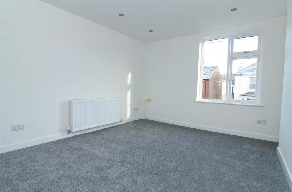 Flat Hagley Road in Stourbridge