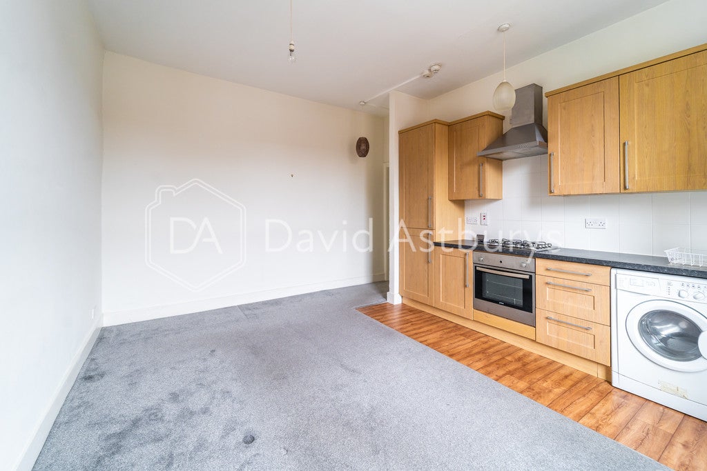 Flat Aylmer Road in Greater London