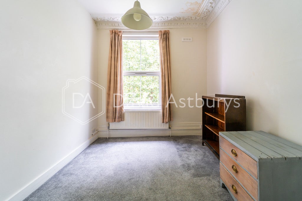 Flat Aylmer Road in Greater London