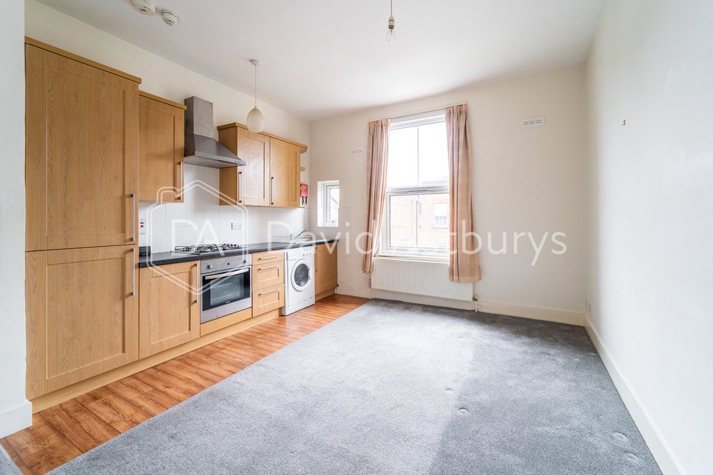 Flat Aylmer Road in Greater London