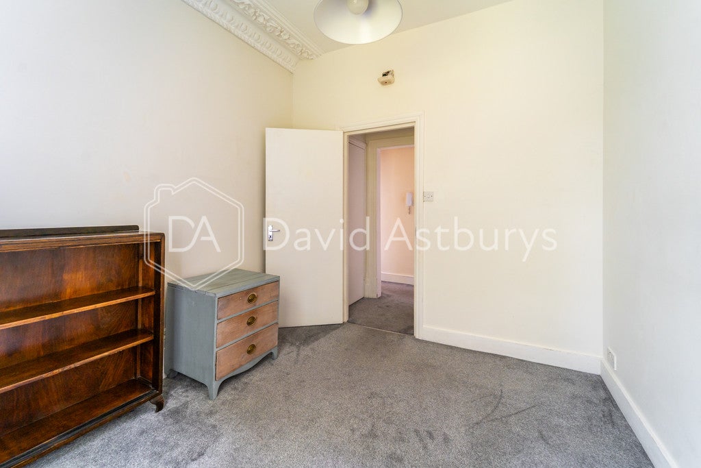 Flat Aylmer Road in Greater London