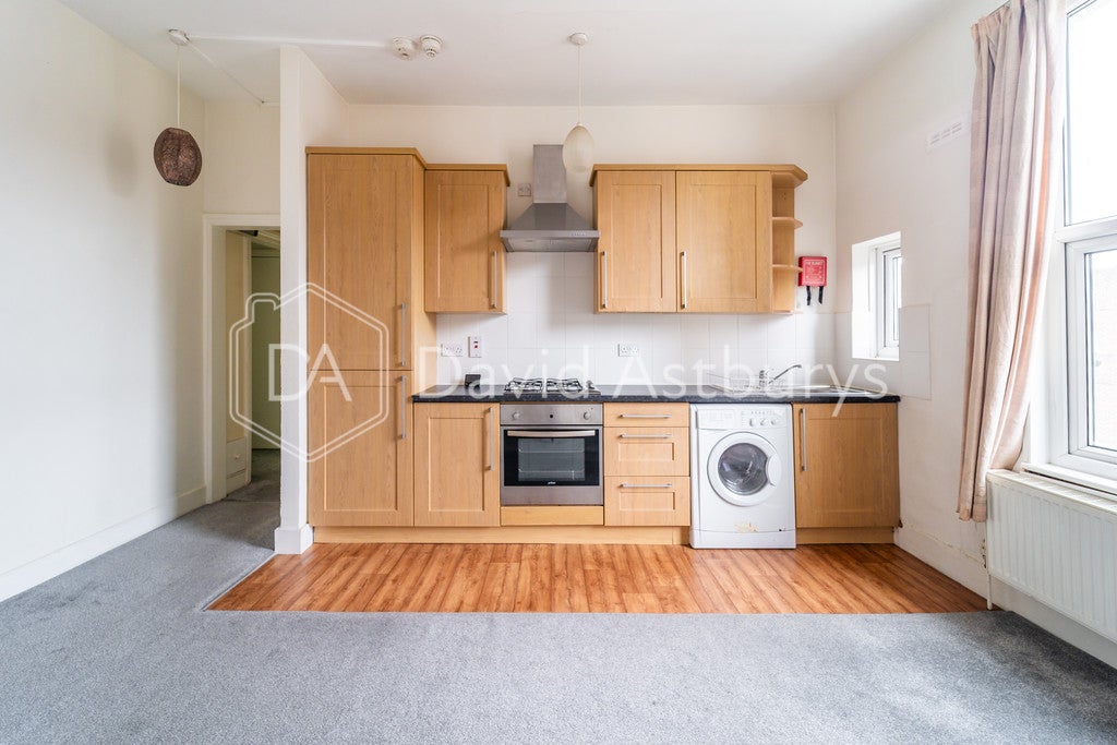 Flat Aylmer Road in Greater London