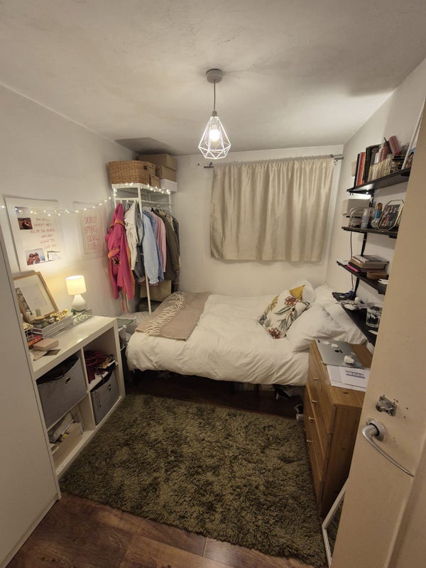 Room Ollerton Green in Greater London