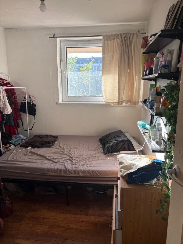 Room Ollerton Green in Greater London