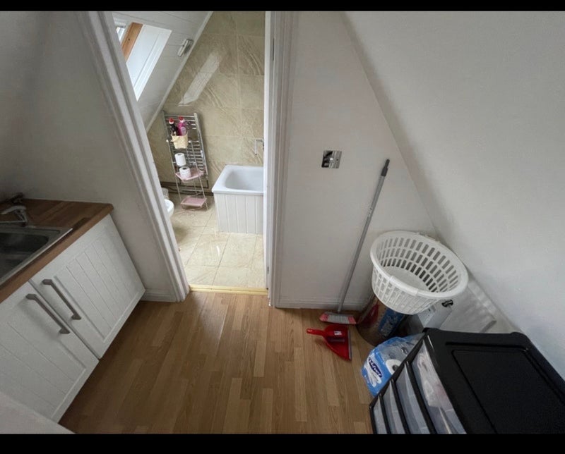 Room Hemlock Road in Greater London