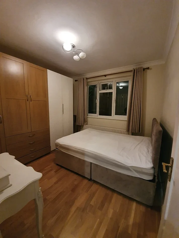 Flat Finchley Road in Greater London