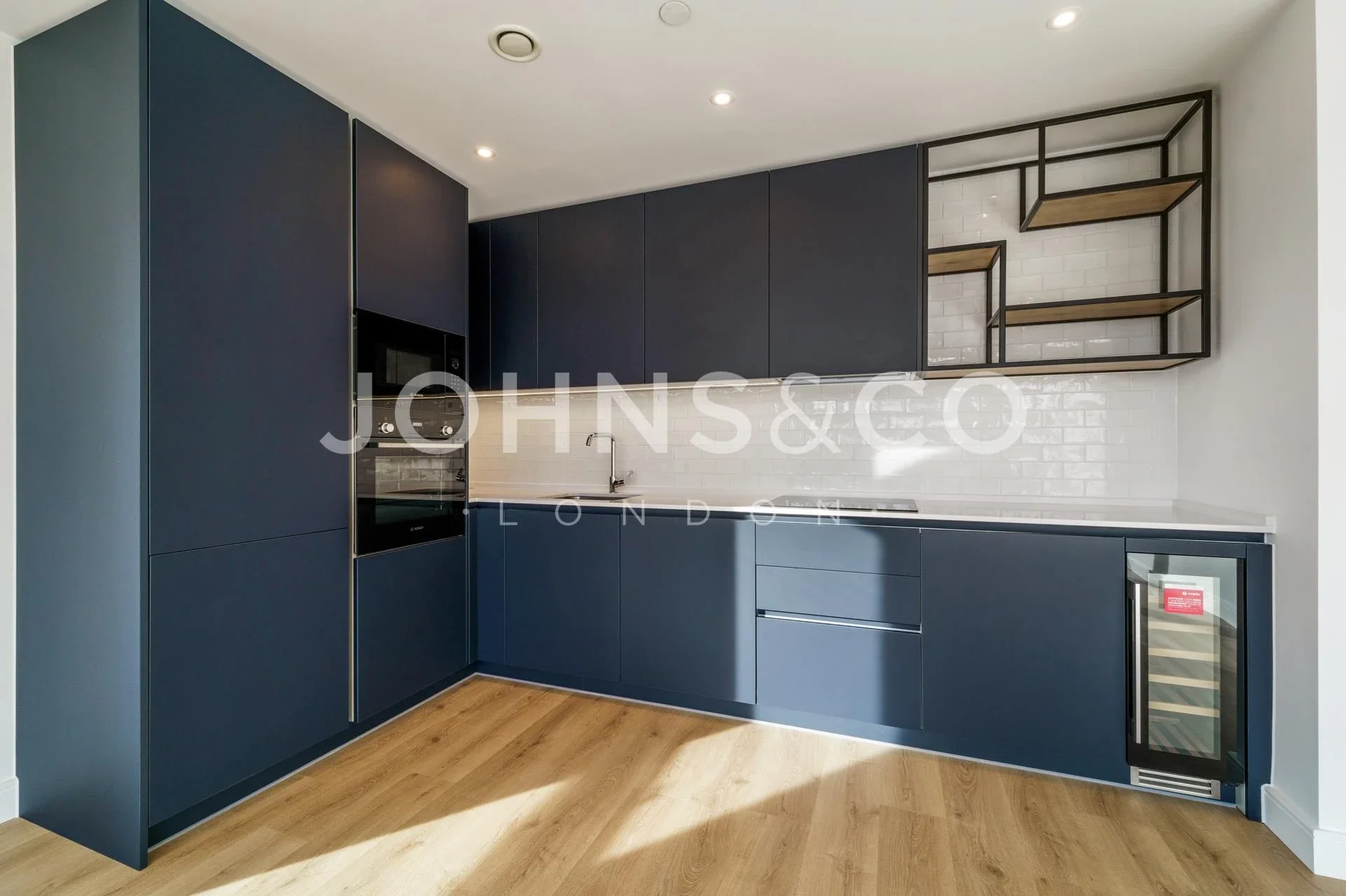 Flat Beresford Avenue in Greater London