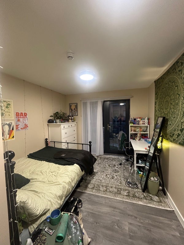 Room Hepburn Road in Bristol