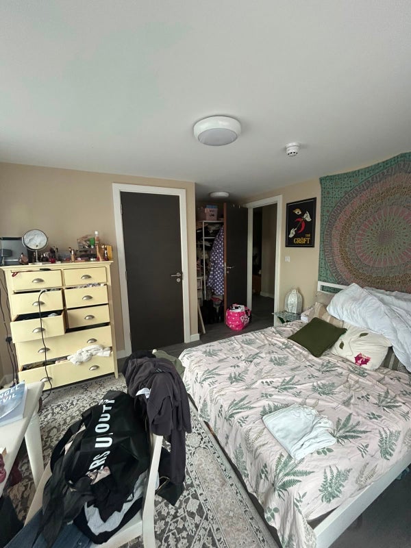 Room Hepburn Road in Bristol