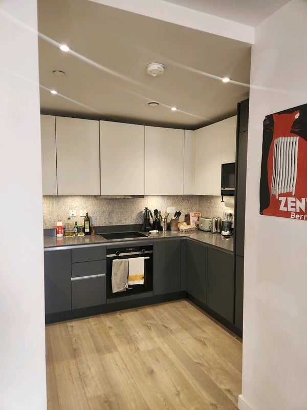 Flat Parkes Street in Greater London