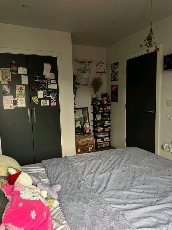 Flat Parkes Street in Greater London