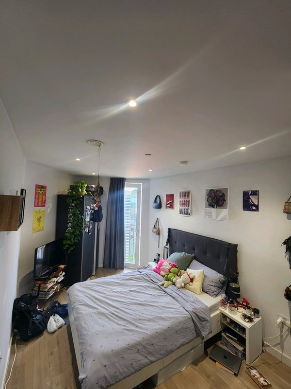 Flat Parkes Street in Greater London