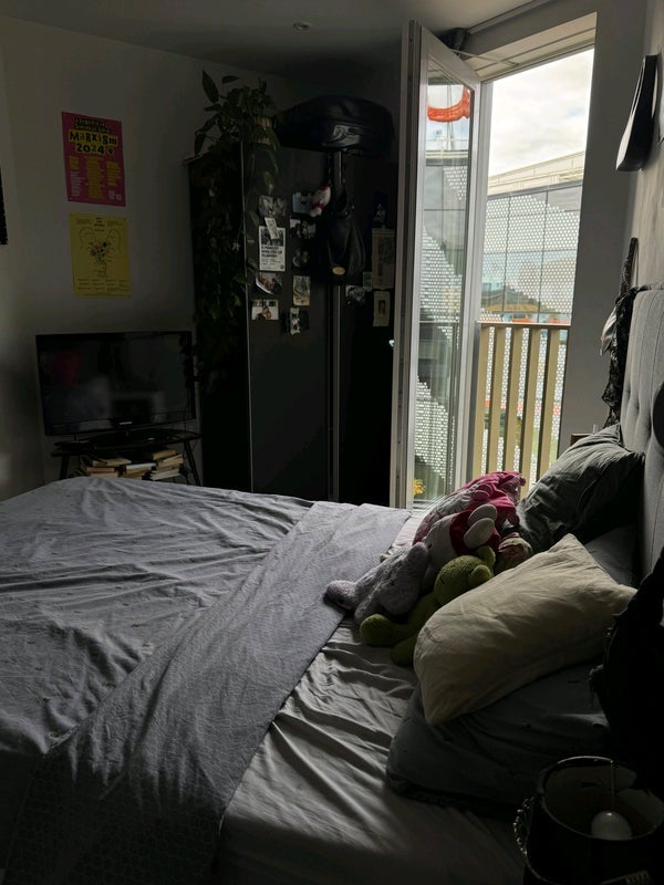 Flat Parkes Street in Greater London