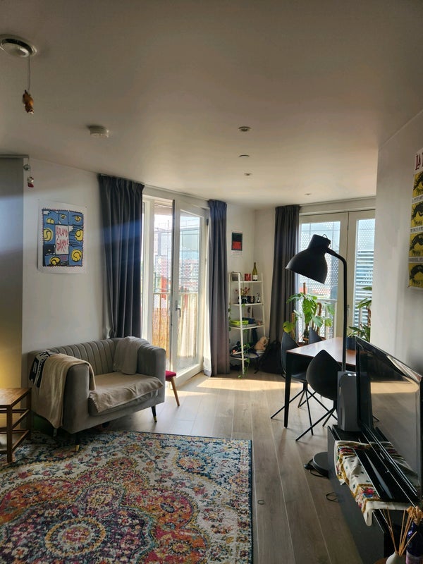 Flat Parkes Street in Greater London
