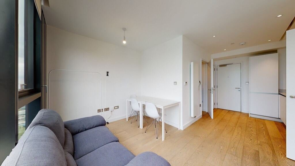 Flat Highgate Hill in Greater London
