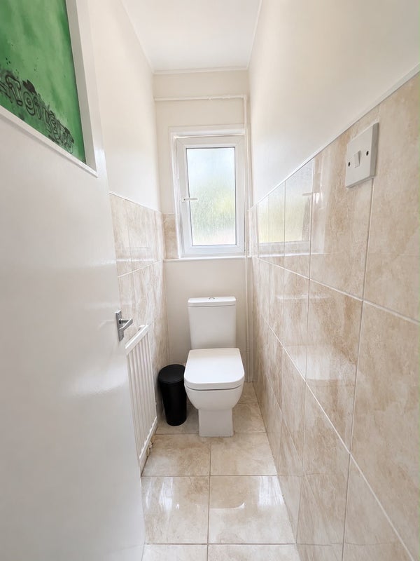 Room Catherall Road in Greater London