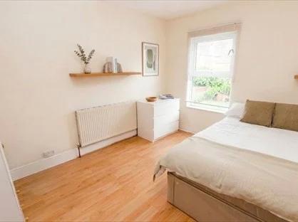 Room Moore Walk in Greater London