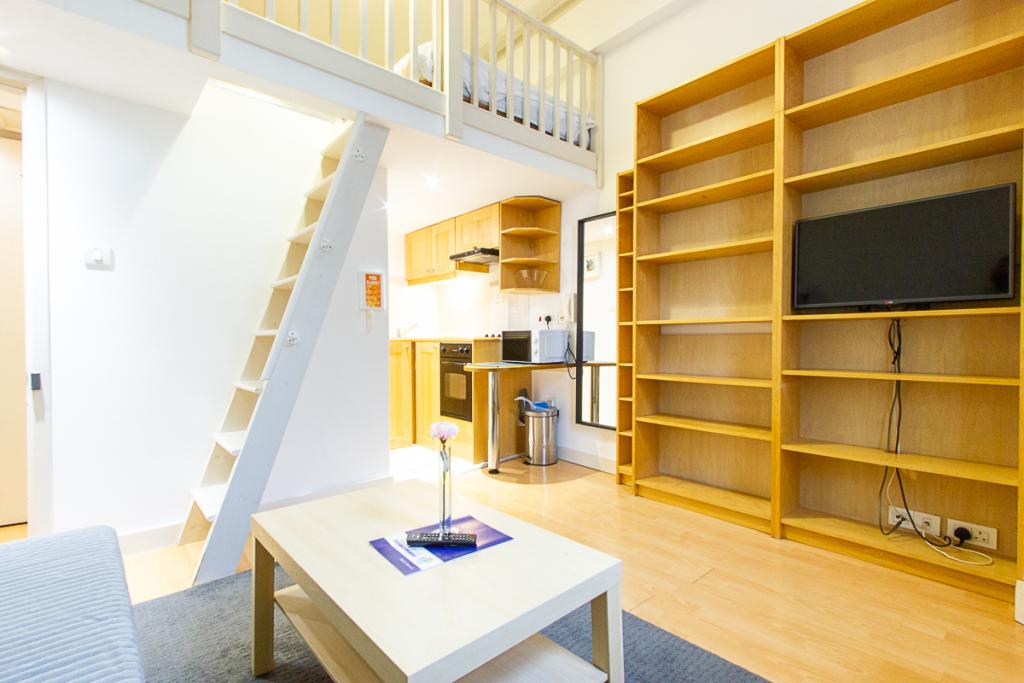 Room Fairholme Road in Greater London
