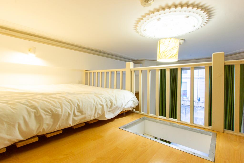 Room Fairholme Road in Greater London