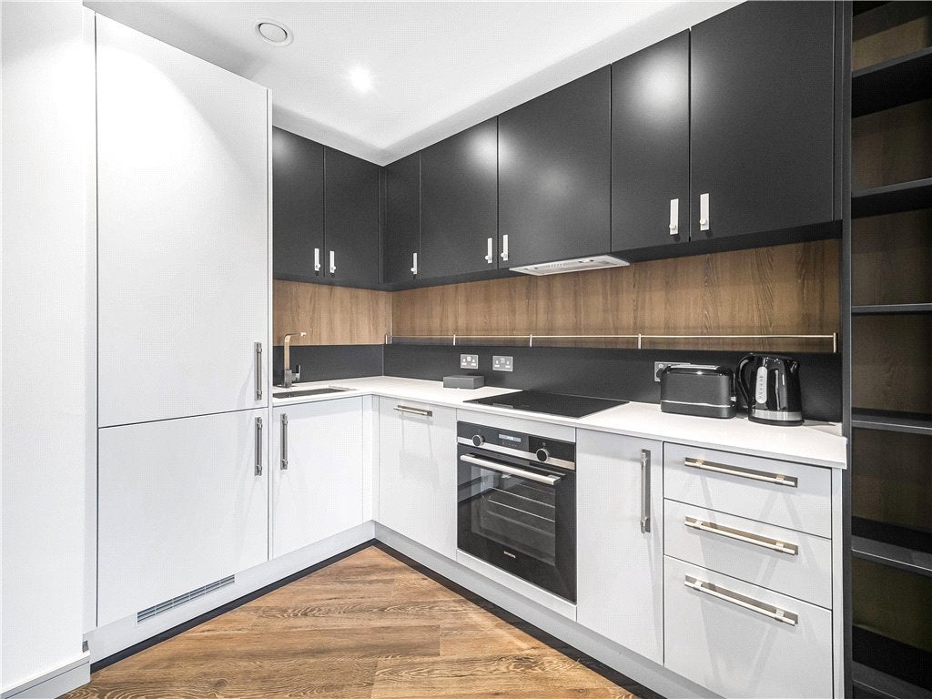 Flat Parkside Place in Borough of Spelthorne