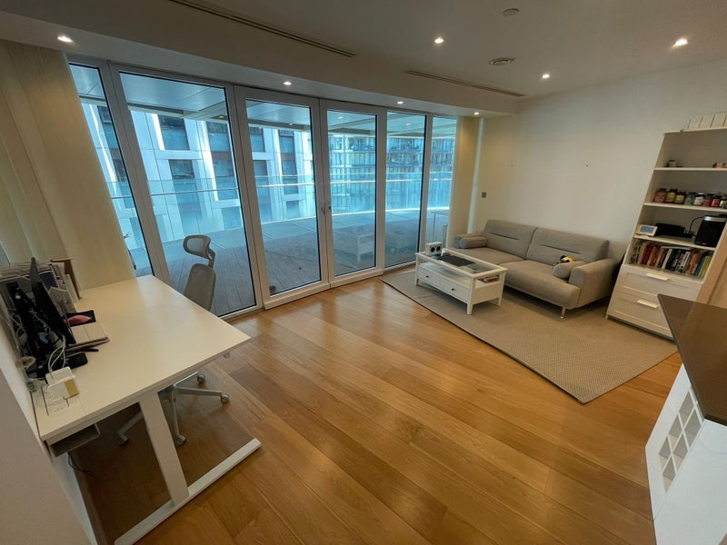 Flat Crossharbour Plaza in Greater London