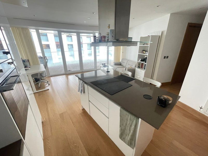 Flat Crossharbour Plaza in Greater London