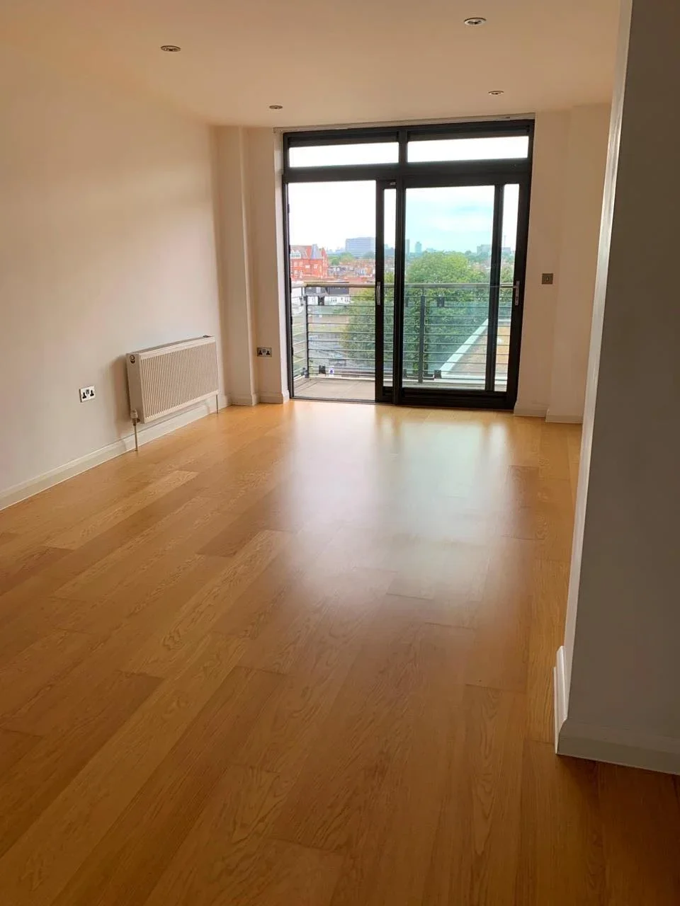 Flat Larden Road in Greater London