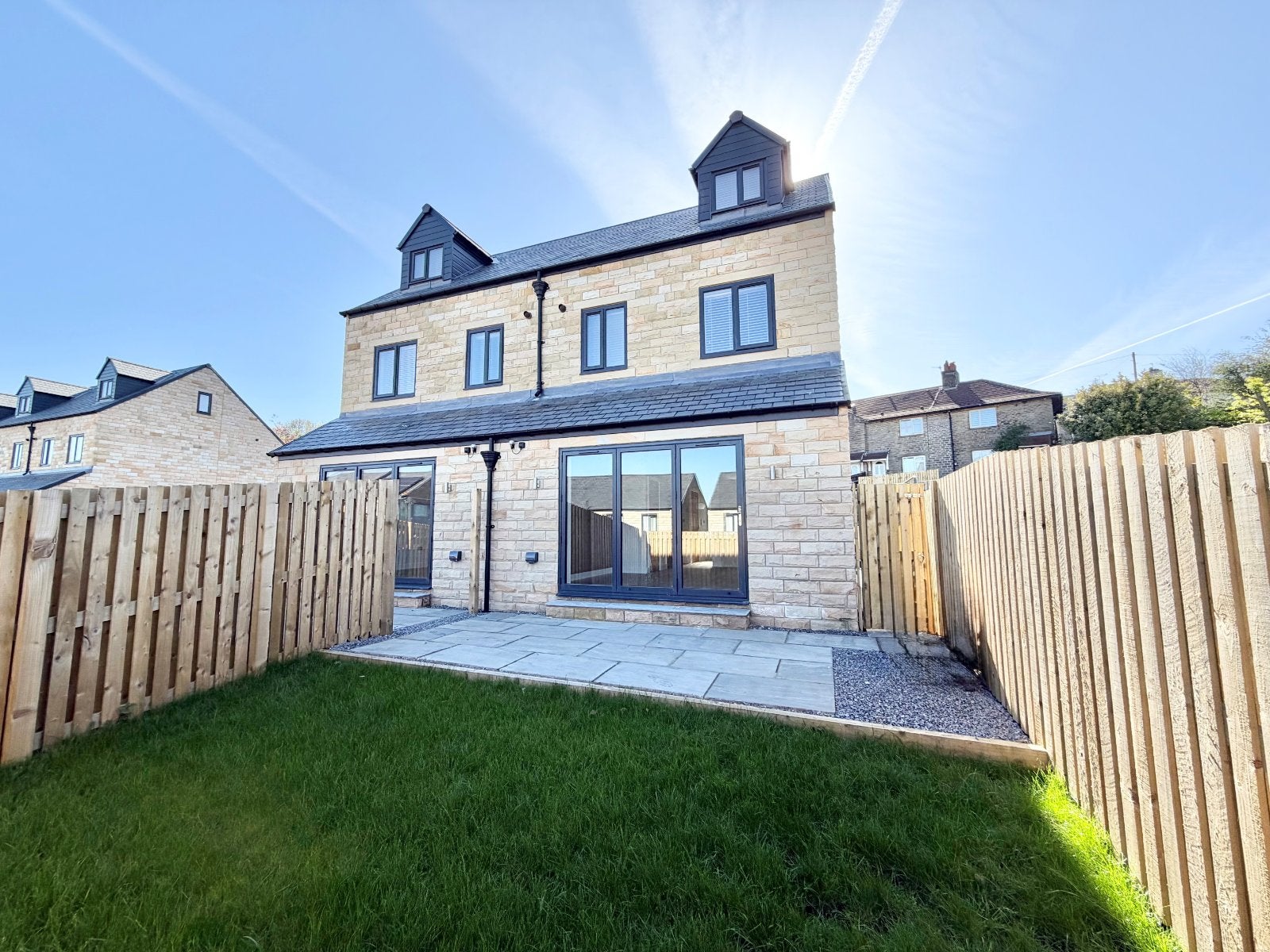 Flat Woodland View in Holme Valley