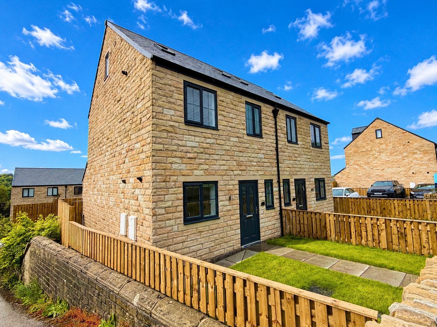 Flat Woodland View in Holme Valley