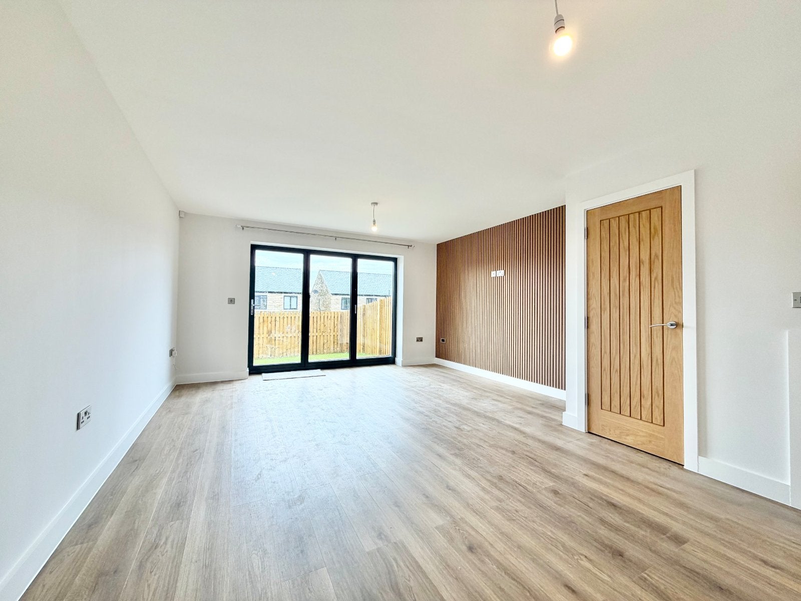Flat Woodland View in Holme Valley