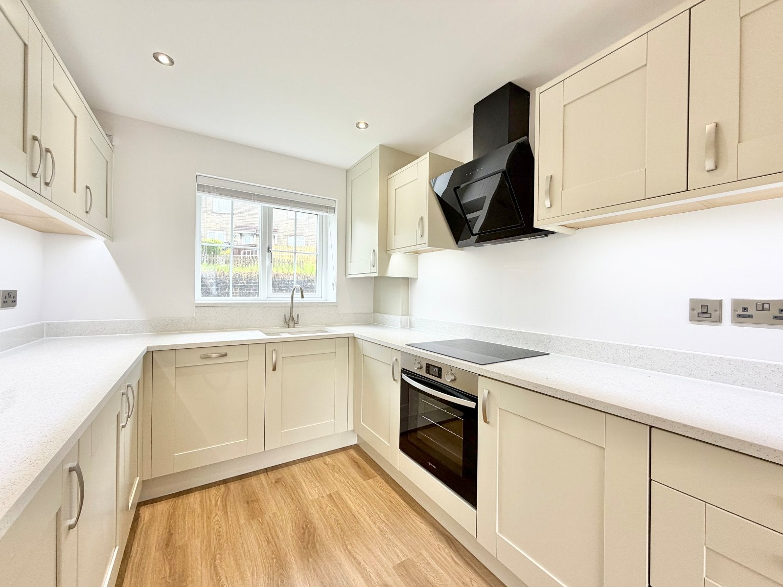 Flat Woodland View in Holme Valley