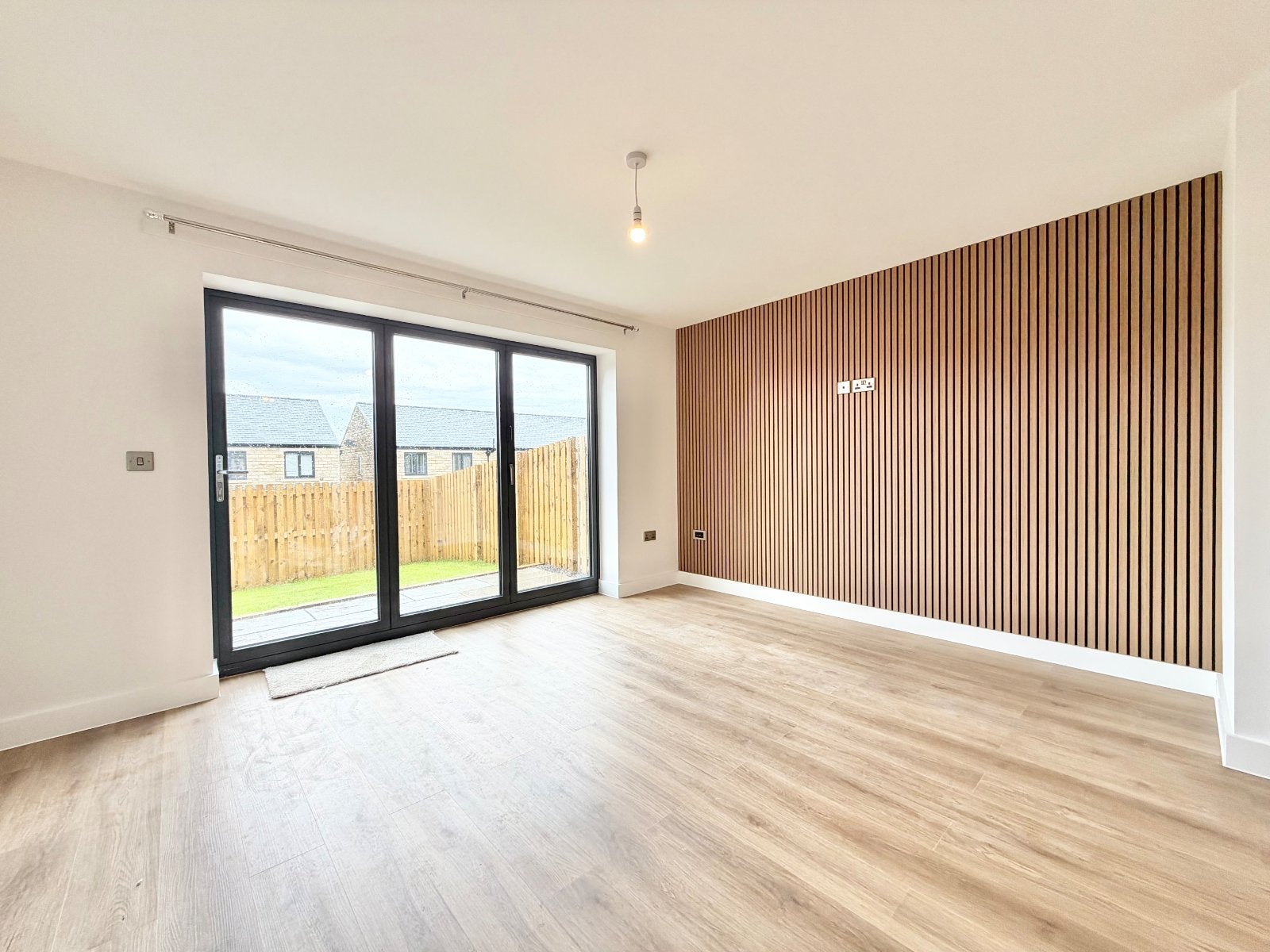 Flat Woodland View in Holme Valley