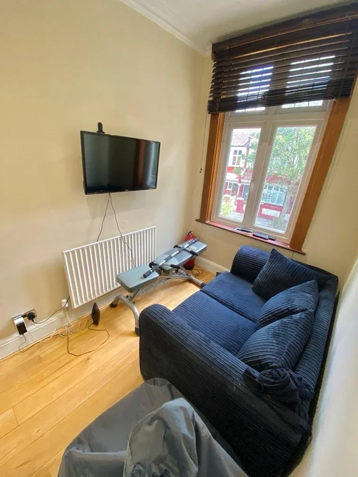 Room Rannoch Road in Greater London