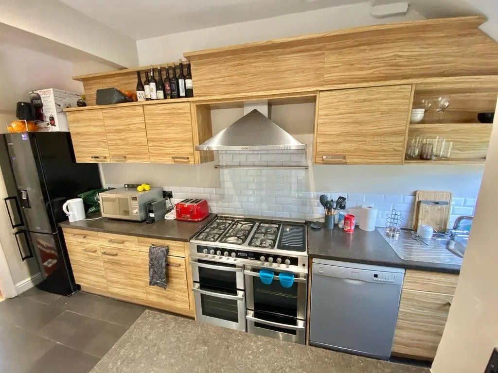 Room Rannoch Road in Greater London