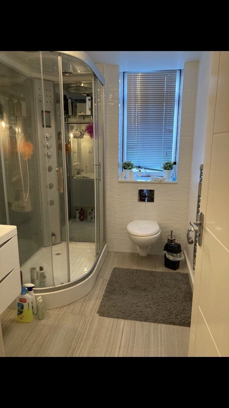Room Pulford Road in Greater London
