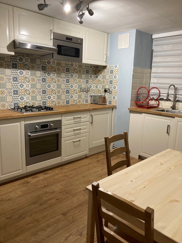 Room Pulford Road in Greater London