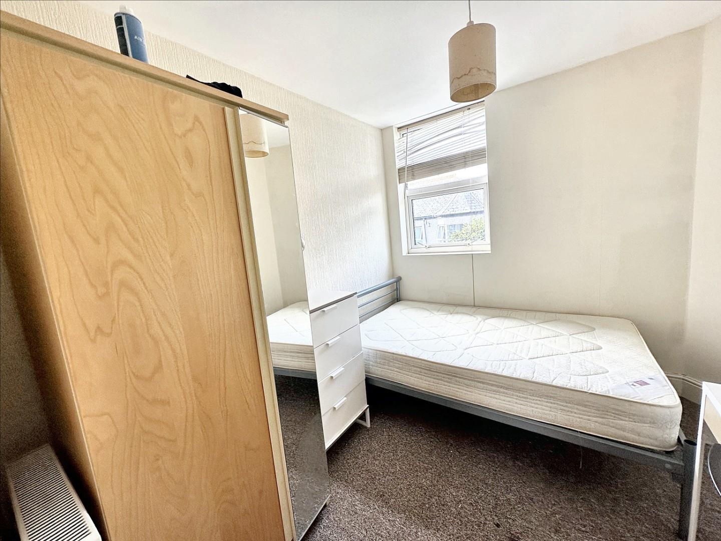 Flat Seymour Avenue in Plymouth